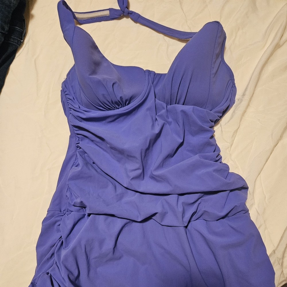 Gottex Profile shaping swimsuit 12 D ruched tummy control!